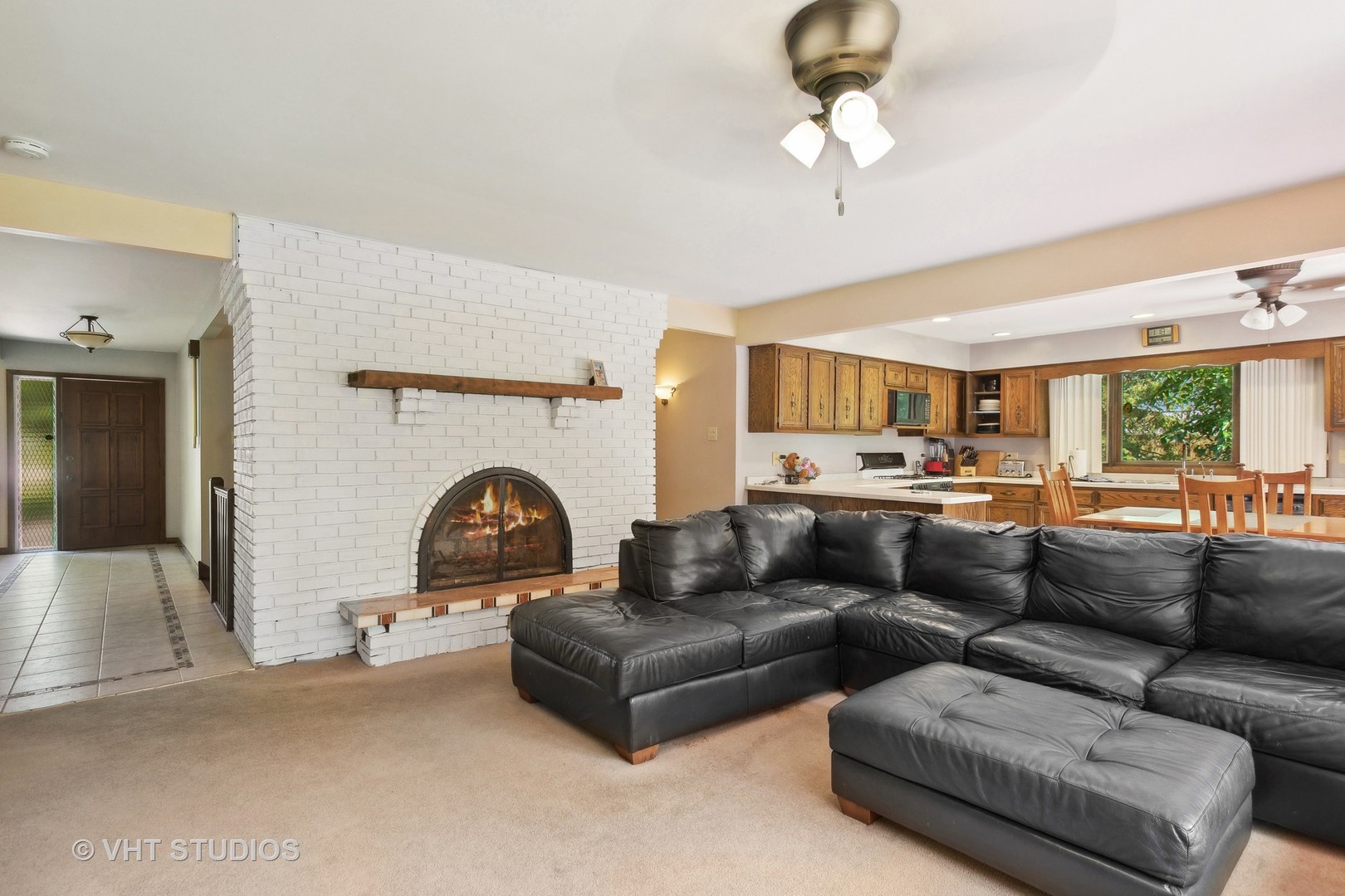 13115 Maple Road Mokena, IL 60448 - Photo 10 of 22 a living room with furniture