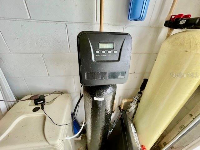 30 San Rafael Court Palm Coast, FL 32137 - Photo 9 of 32 a utility room with dryer and washer