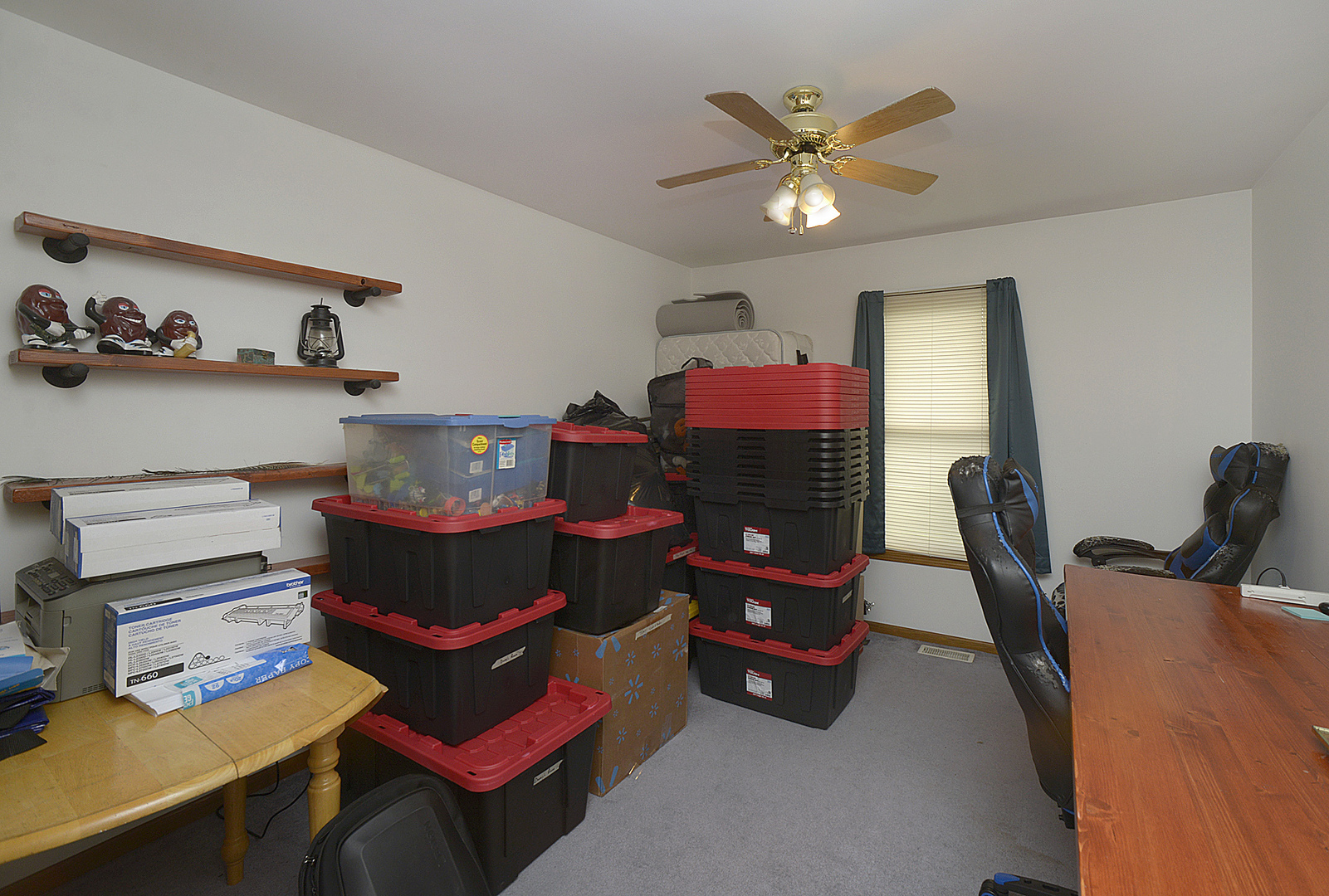 2098 North 15th Road Streator, IL 61364 - Photo 12 of 23 a living room with furniture and air hockey table