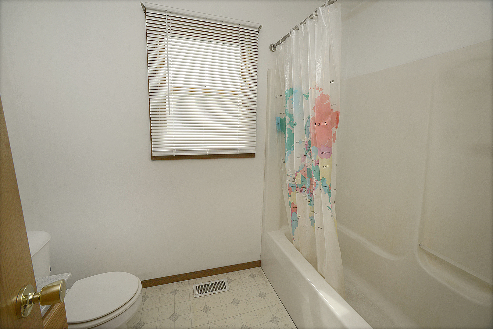 2098 North 15th Road Streator, IL 61364 - Photo 13 of 23 a bathroom with a sink and a toilet