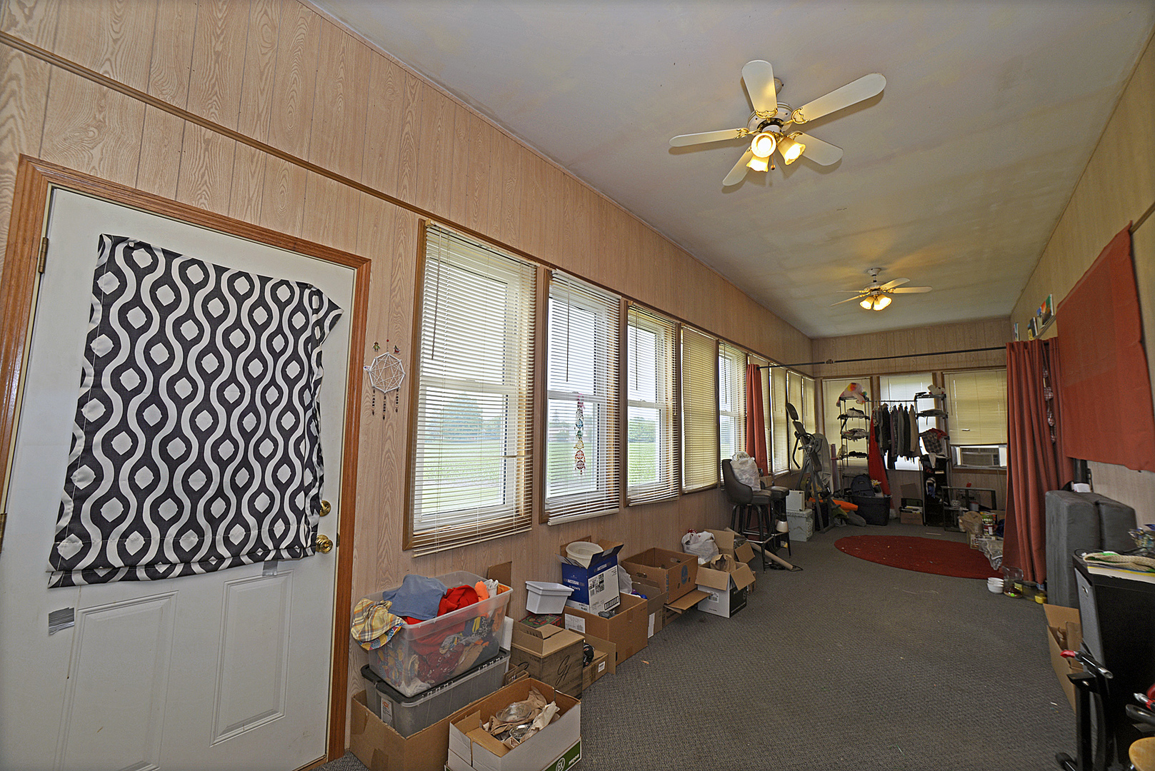 2098 North 15th Road Streator, IL 61364 - Photo 15 of 23 a very nice looking room with many windows