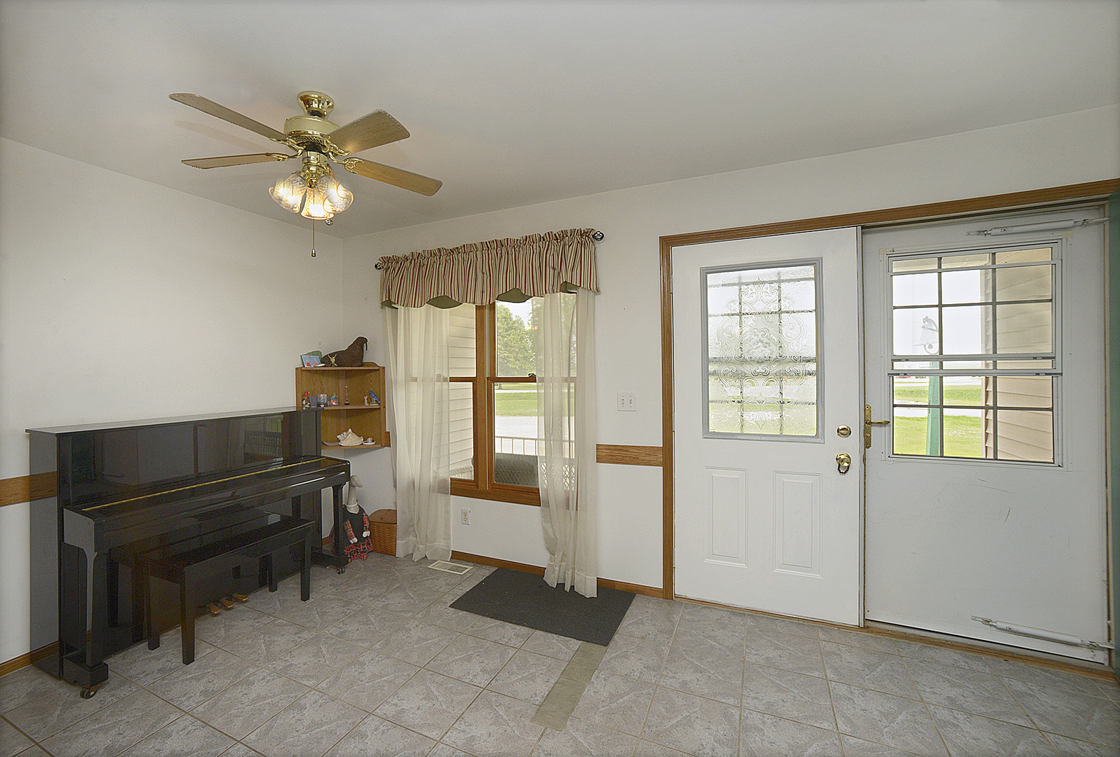 2098 North 15th Road Streator, IL 61364 - Photo 7 of 23 a view of a livingroom with a piano and wooden floor