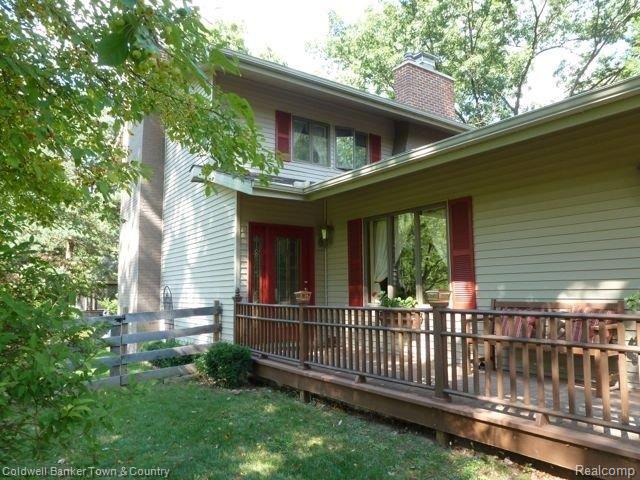 1660 Sexton Road Howell, MI 48843 - Photo 2 of 33 Front porch.jpg