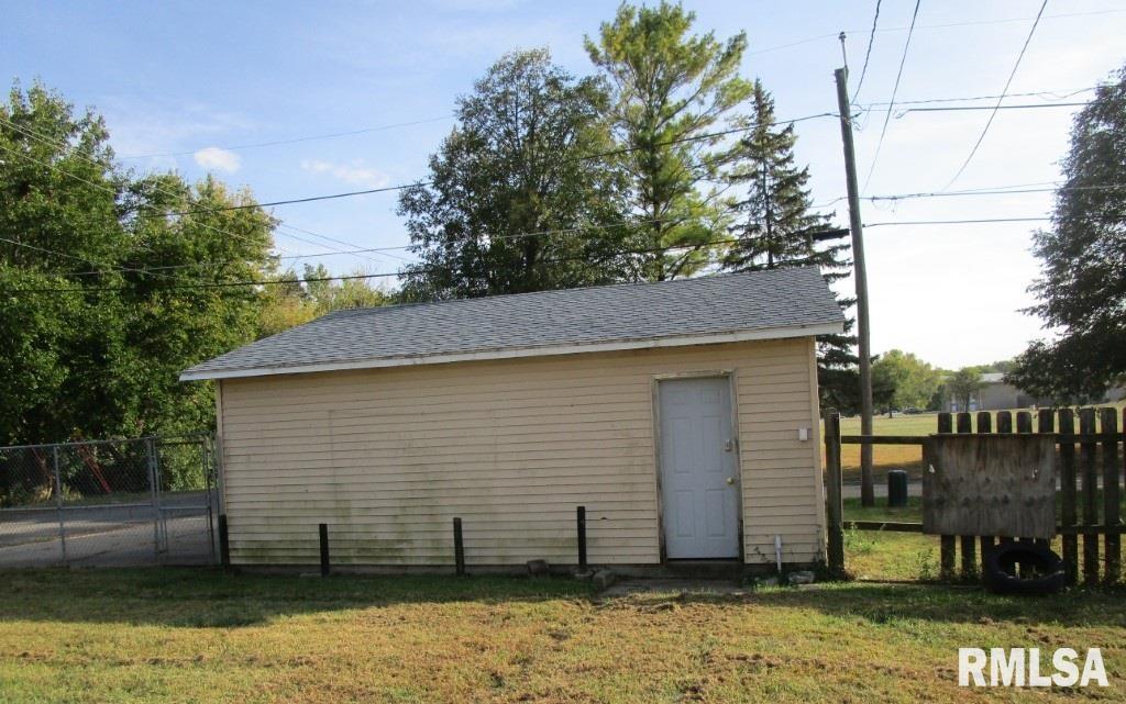 1201 9th Avenue South Clinton, IA 52732 - Photo 4 of 17