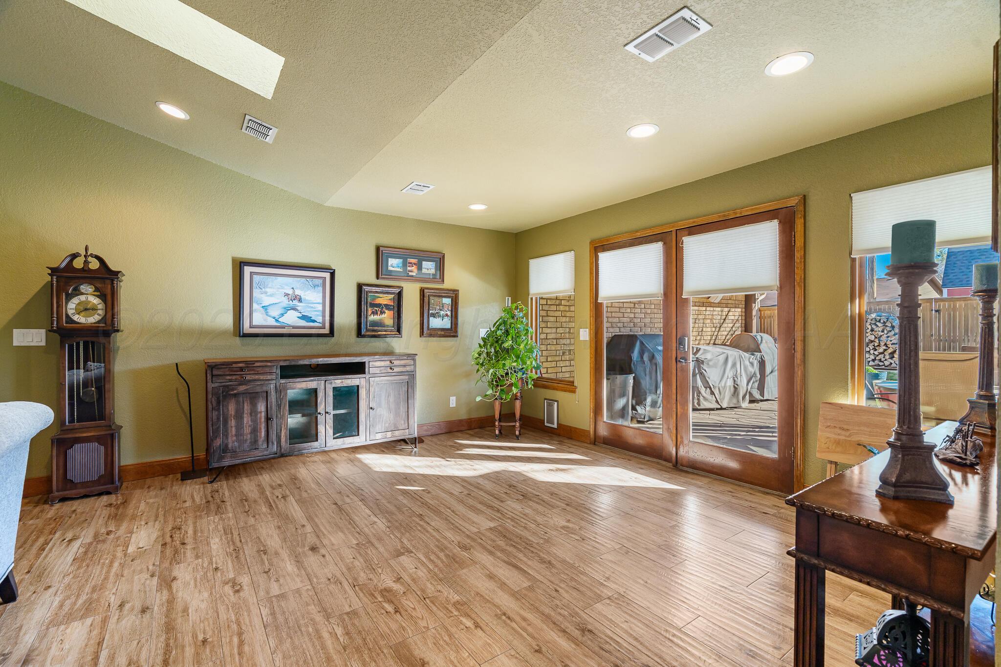 215 Somerset Street Borger, TX 79007 - Photo 16 of 36 Borger -28