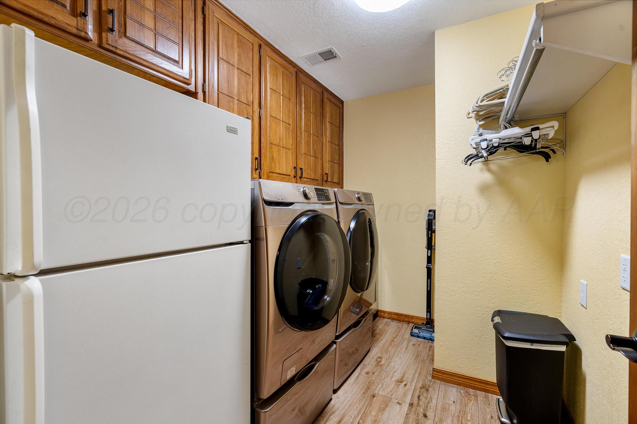 215 Somerset Street Borger, TX 79007 - Photo 17 of 36 Borger -10