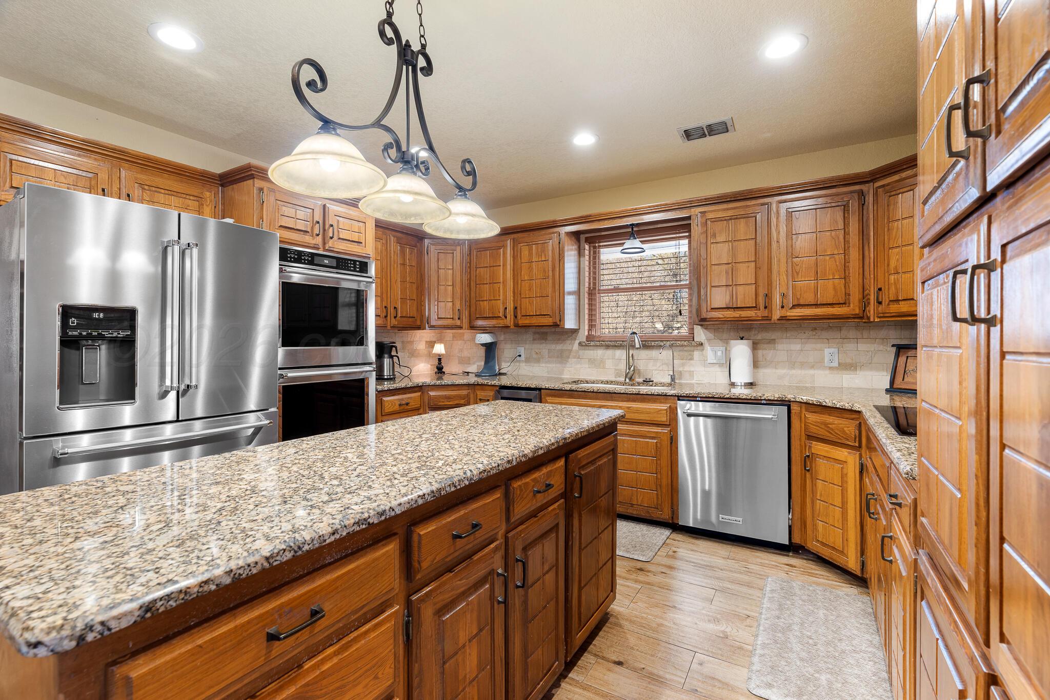 215 Somerset Street Borger, TX 79007 - Photo 10 of 36 Borger -07