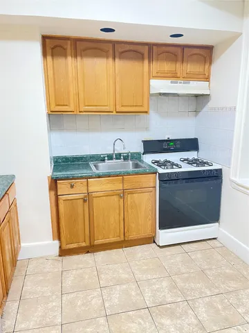 $1,800 | 4433 Carpenter Avenue, Unit 7 | Wakefield