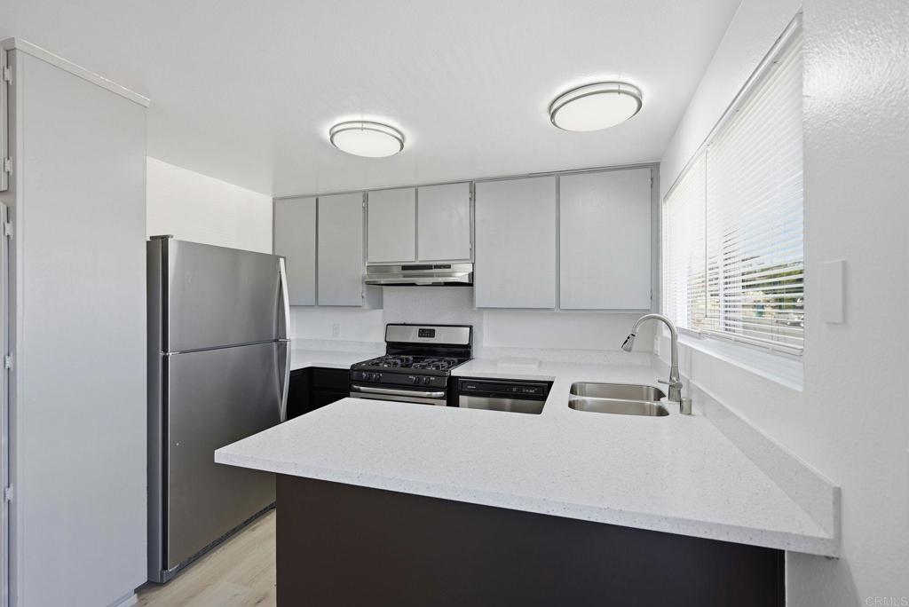 8451 Lomker Way Santee, CA 92071 - Photo 10 of 31