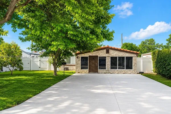 $3,100 | 1980 Northeast 174th Street, North Miami Beach, FL 33162