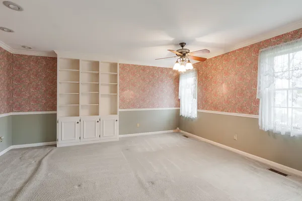 $344,900 | 2104 Foxfield Road, St. Charles, IL 60174