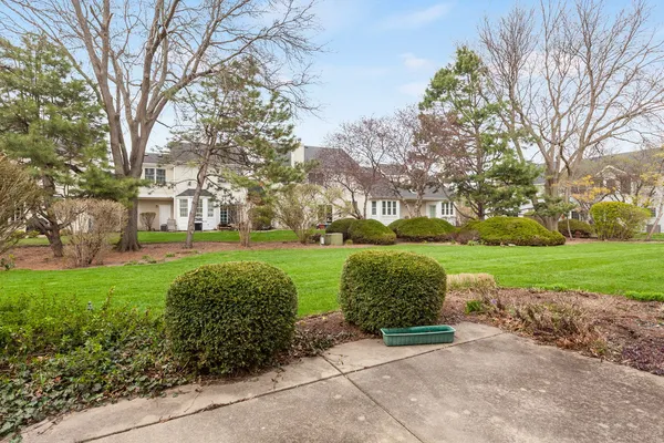 $344,900 | 2104 Foxfield Road, St. Charles, IL 60174