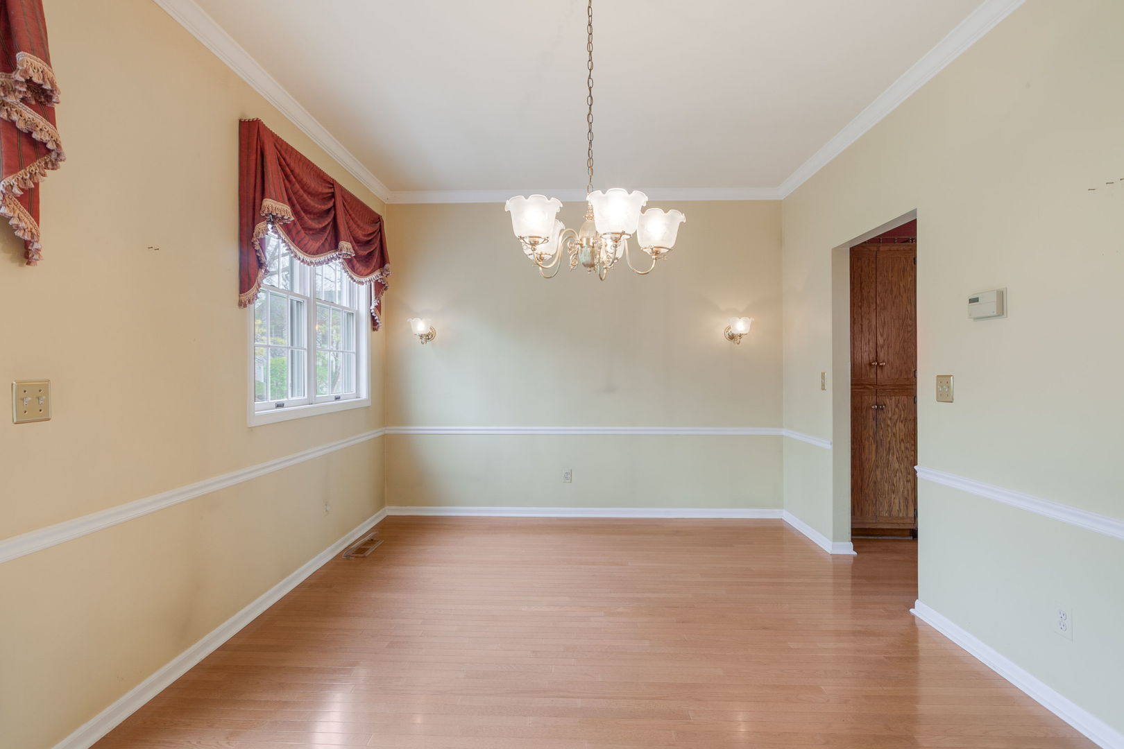 2104 Foxfield Road St. Charles, IL 60174 - Photo 5 of 23