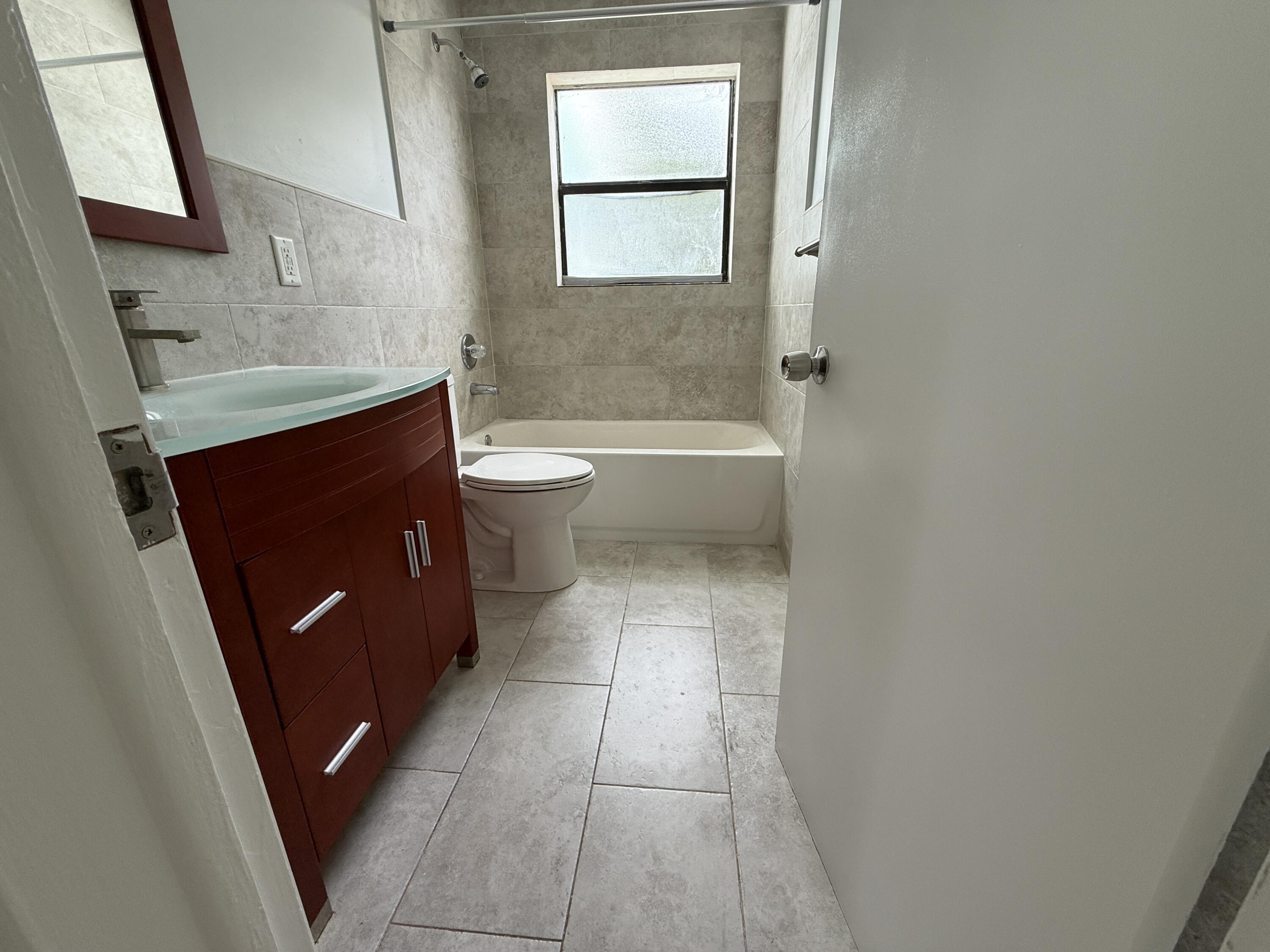 477 Northeast 35th Street Boca Raton, FL 33431 - Photo 24 of 35 Bathroom #2