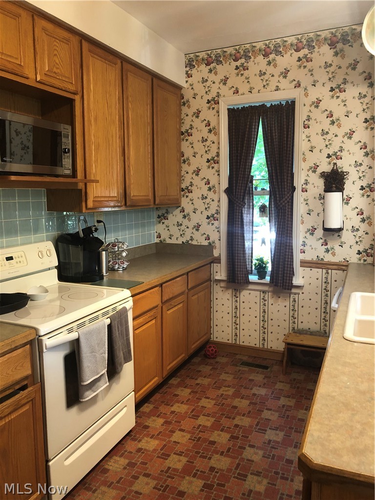 43680 Middle Ridge Road Lorain, OH 44053 - Photo 4 of 35 Gallery Image 4
