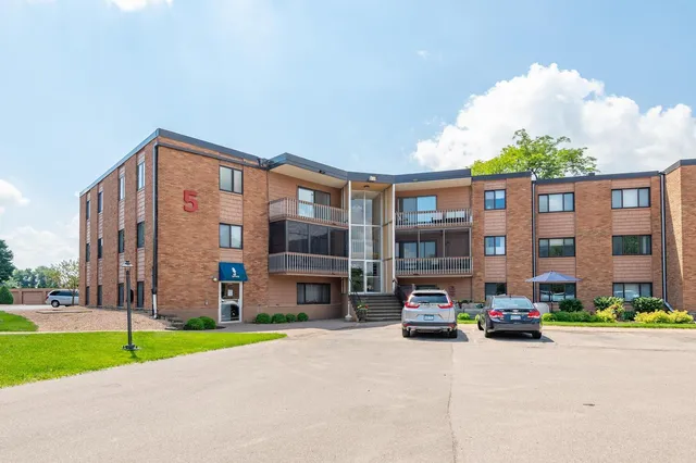 $189,900 | 5440 3 Points Boulevard, Unit 525, Mound, MN 55364