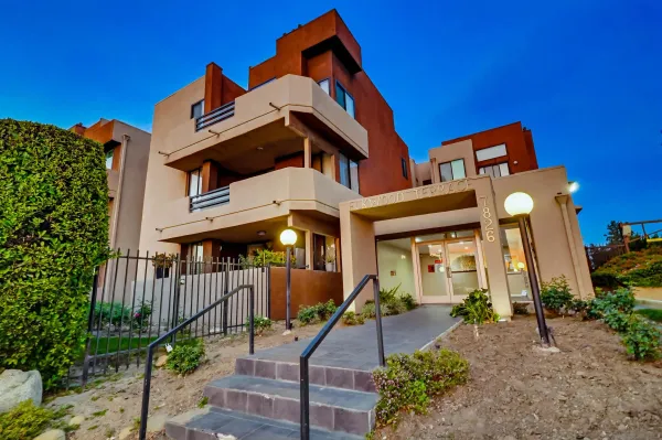 $449,000 | 7826 Topanga Canyon Boulevard, Unit 210, Canoga Park, CA 91304