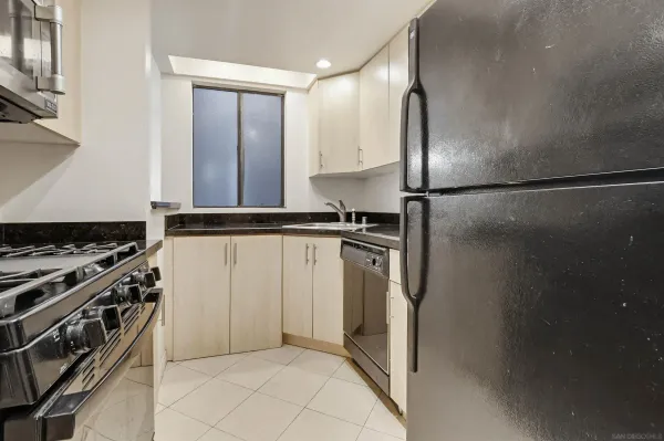 $449,000 | 7826 Topanga Canyon Boulevard, Unit 210, Canoga Park, CA 91304