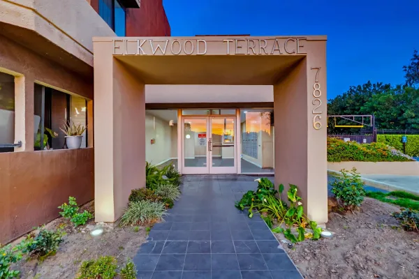 $449,000 | 7826 Topanga Canyon Boulevard, Unit 210, Canoga Park, CA 91304