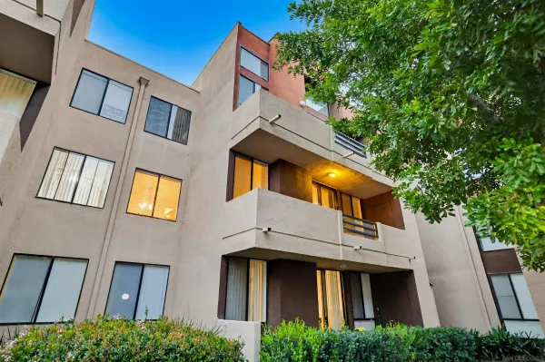 $449,000 | 7826 Topanga Canyon Boulevard, Unit 210, Canoga Park, CA 91304