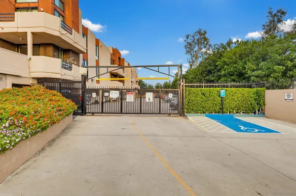 $449,000 | 7826 Topanga Canyon Boulevard, Unit 210, Canoga Park, CA 91304