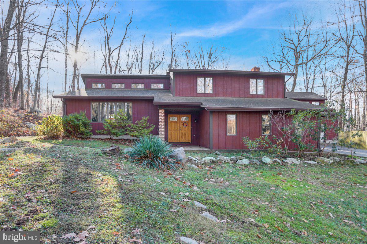 3 Bedroom 3 Bath Contemporary on 1.83 acres