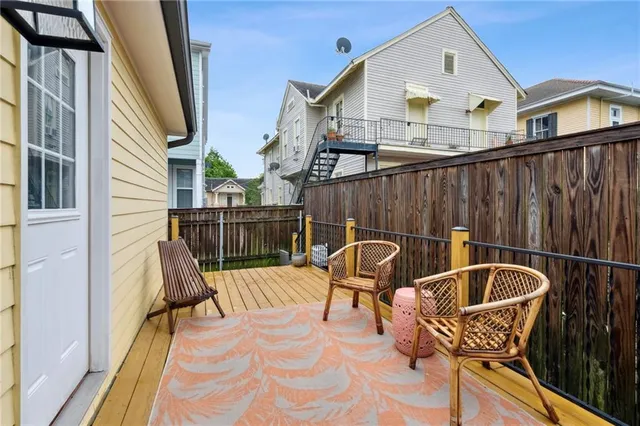 $2,000 | 215 North Scott Street, New Orleans, LA 70119