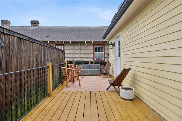 $2,000 | 215 North Scott Street, New Orleans, LA 70119