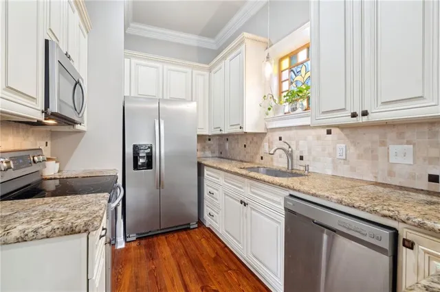 $2,000 | 215 North Scott Street, New Orleans, LA 70119