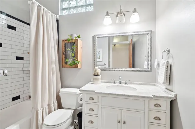 $2,000 | 215 North Scott Street, New Orleans, LA 70119