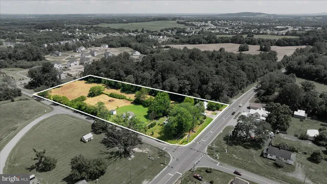 an aerial view of house with yard