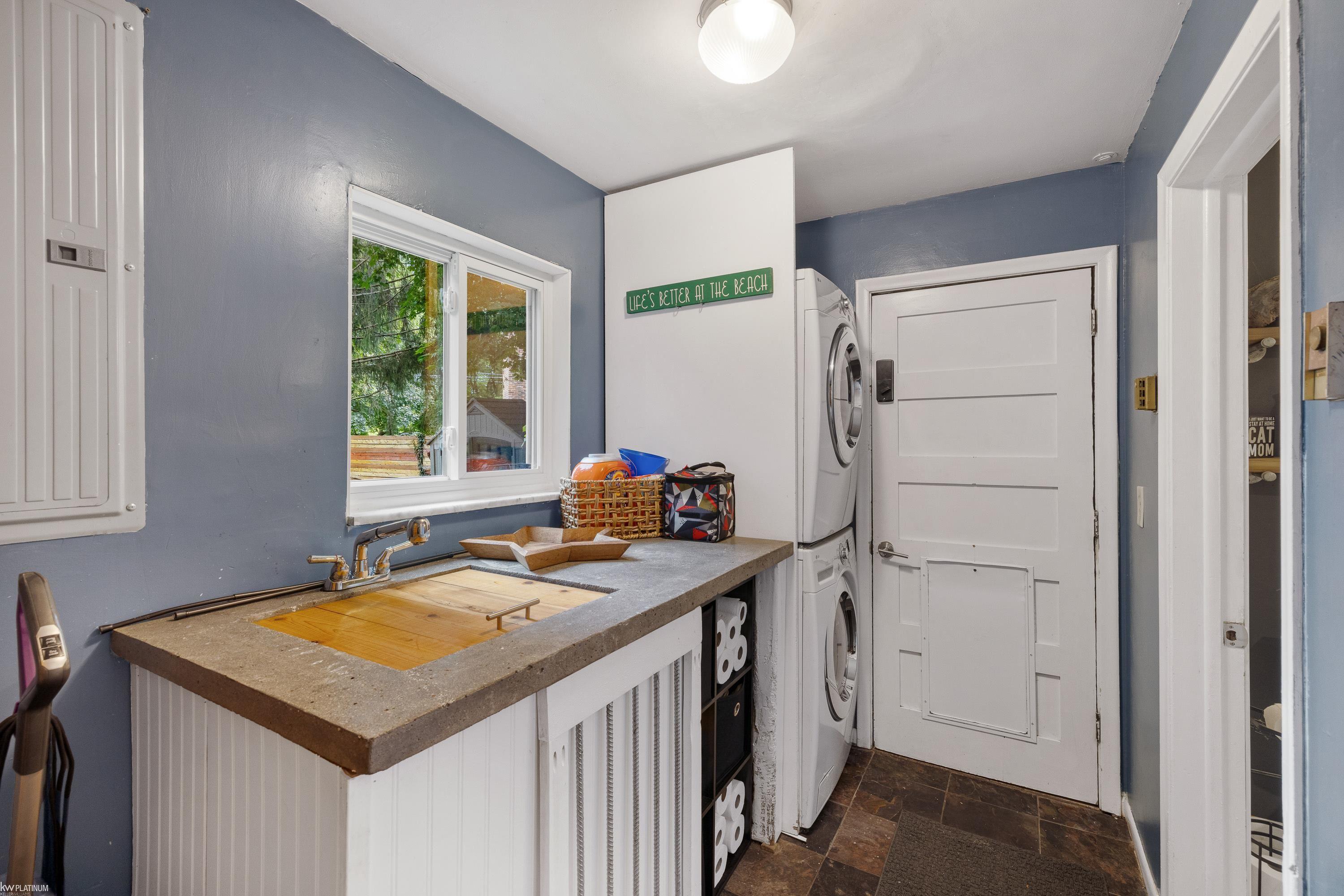 104 Riverside Drive Mount Clemens, MI 48043 - Photo 14 of 47 50187978-77d85ebe-97da-4dcc-a05f-8bbefbd8d1b5.JPG