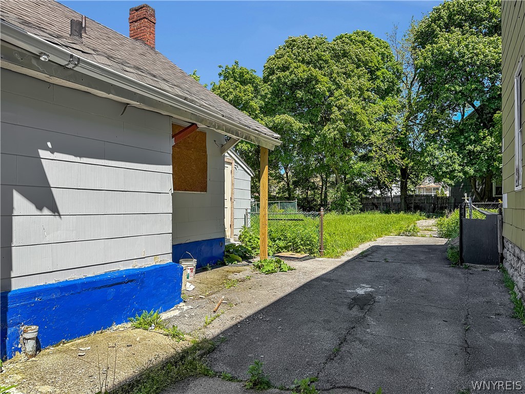 18 Helen Street Buffalo, NY 14213 - Photo 3 of 11