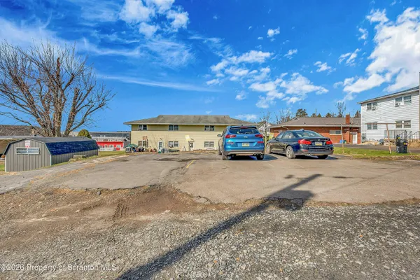 $1,300 | 809 Moosic Road, Old Forge, PA 18518