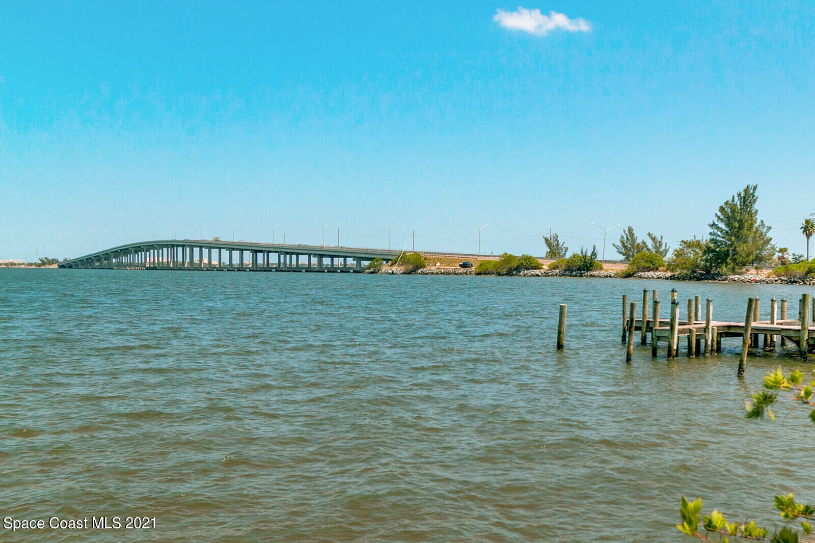 865 Osage Avenue Melbourne, FL 32935 - Photo 36 of 38 a view of an ocean with city