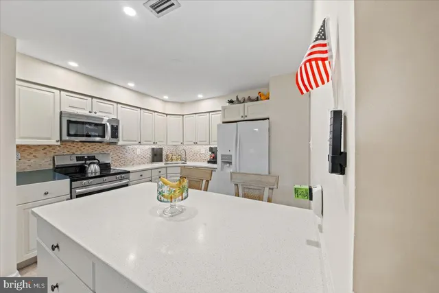 $415,000 | 215 Haddonfield Cmns, Unit 215, Haddonfield, NJ 08033