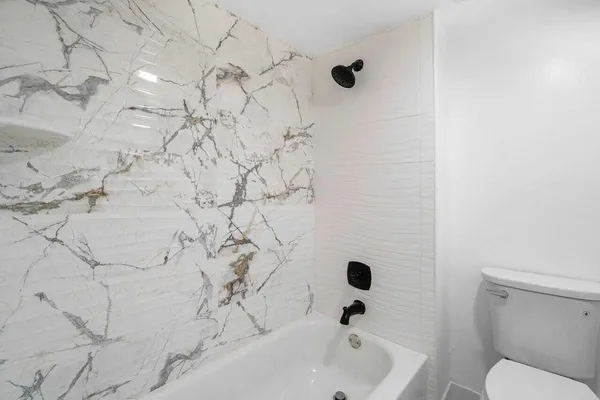 $2,390 | 341 Lakeview Drive, Unit 203, Weston, FL 33326