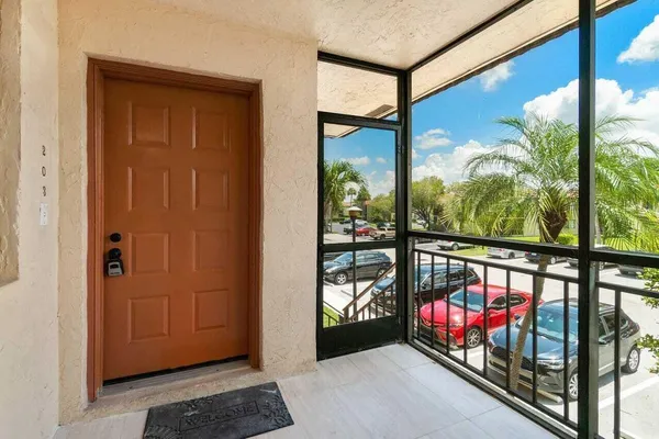$2,390 | 341 Lakeview Drive, Unit 203, Weston, FL 33326