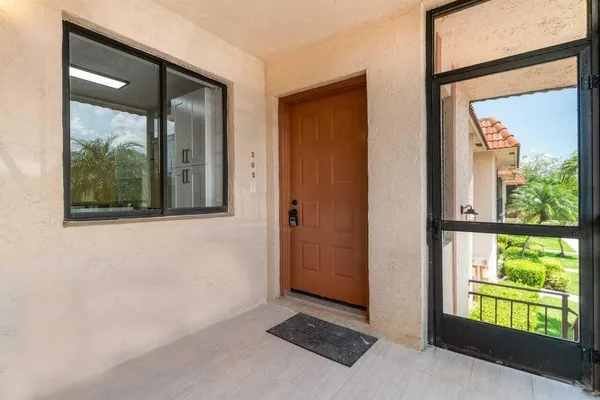 $2,390 | 341 Lakeview Drive, Unit 203, Weston, FL 33326