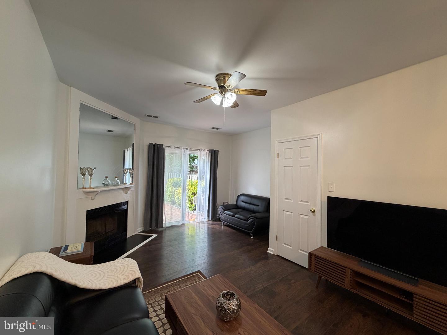 2121 Whisper Way Reston, VA 20191 - Photo 26 of 68 Bright and inviting living space.