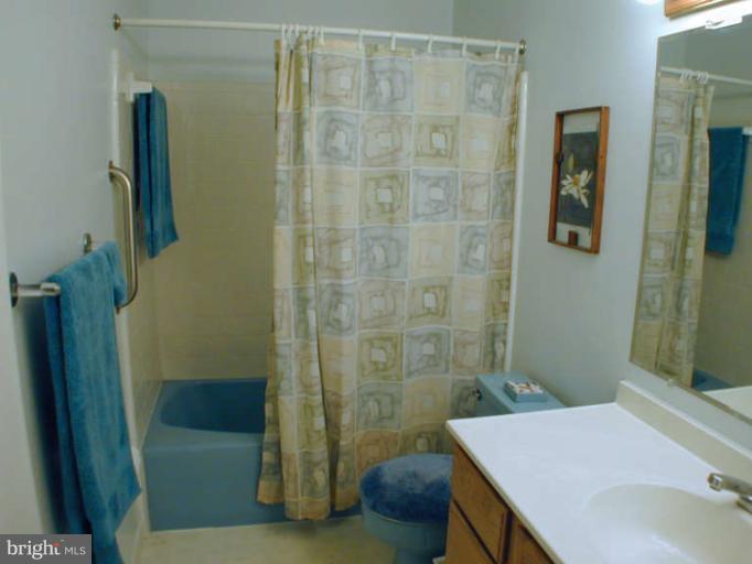 13105 Clifton Road Silver Spring, MD 20904 - Photo 19 of 30 Hall bath with tub