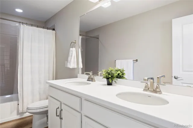 $835,000 | 6652 South Biloxi Way, Aurora, CO 80016