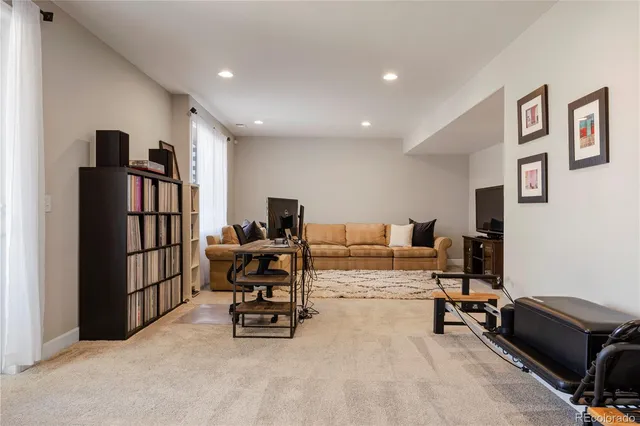 $835,000 | 6652 South Biloxi Way, Aurora, CO 80016