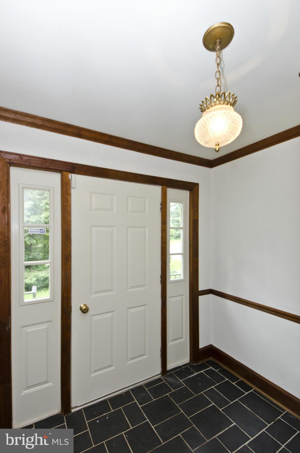 7120 Georgetown Pike McLean, VA 22101 - Photo 3 of 30 a view of an empty room and window