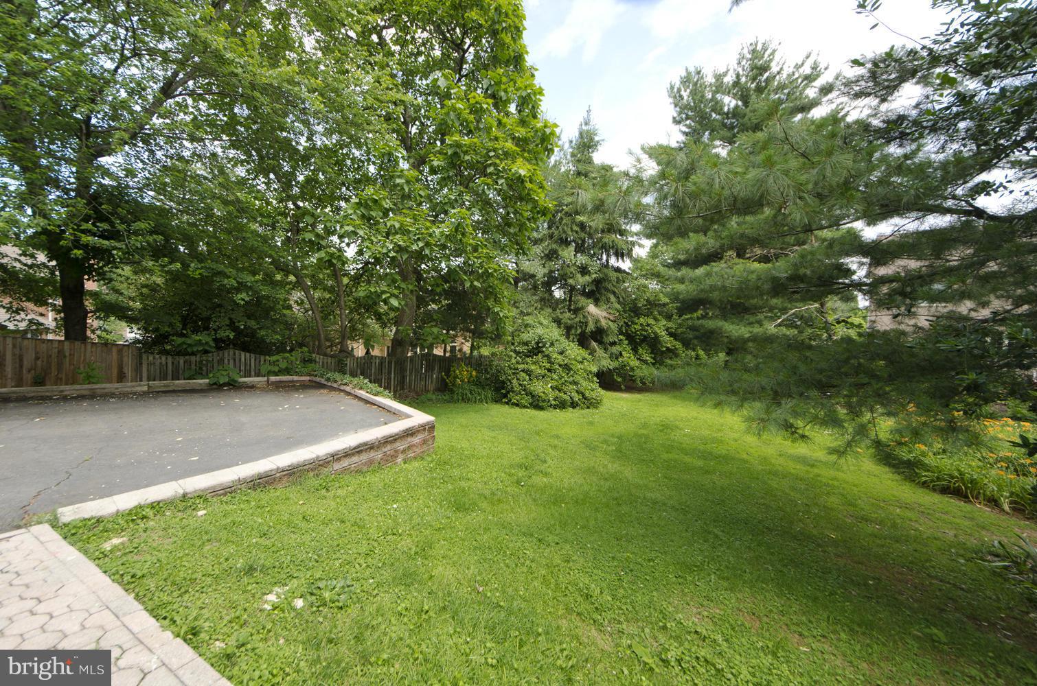 7120 Georgetown Pike McLean, VA 22101 - Photo 28 of 30 a view of a backyard