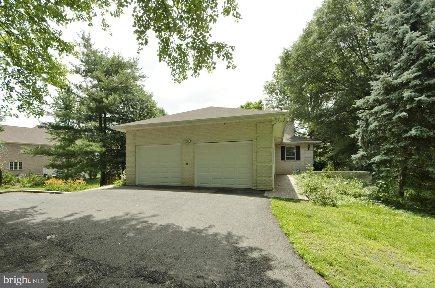 7120 Georgetown Pike McLean, VA 22101 - Photo 29 of 30 a view of a backyard of the house