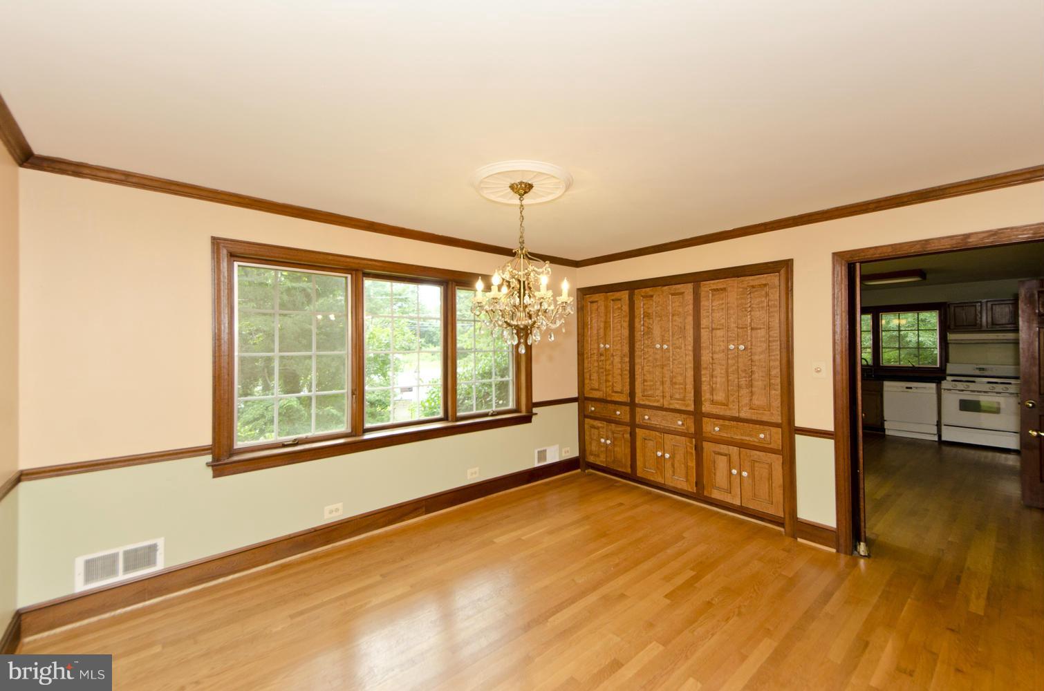 7120 Georgetown Pike McLean, VA 22101 - Photo 7 of 30 a view of an empty room with a window