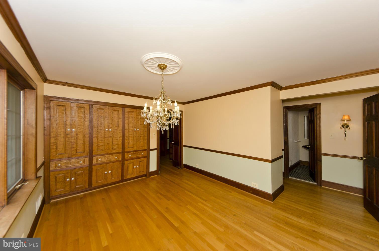 7120 Georgetown Pike McLean, VA 22101 - Photo 8 of 30 a view of a livingroom with wooden floor