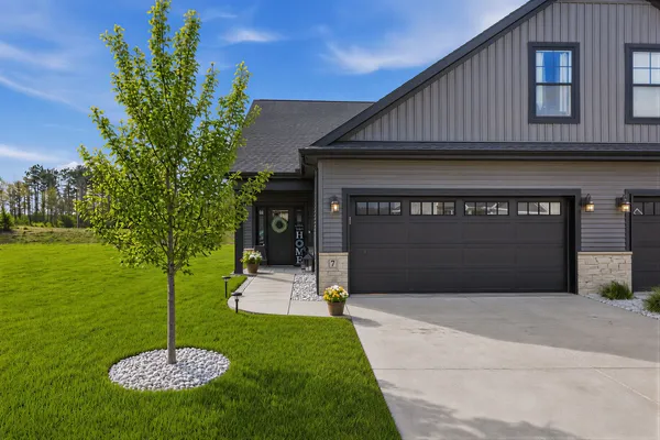 $299,900 | 7 Prairie Trail, Monticello, IL 61856