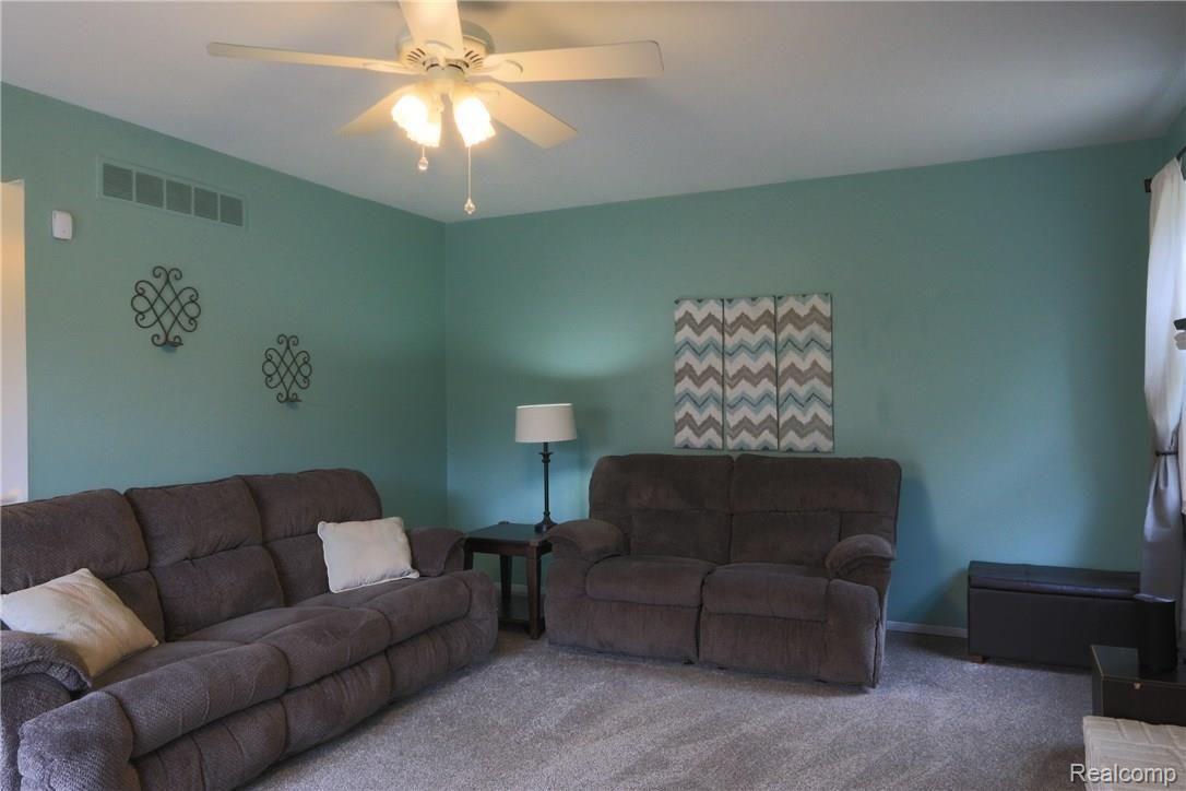 6713 Carlton Road Canton, MI 48187 - Photo 19 of 33 20 FR.JPG
